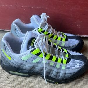 Like new Nike Air Max 95 Patch "Neon" sneakers, Men’s sz 9, velcro patches!